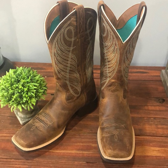Ariat Shoes - Women’s Ariat Round Up Square Toe boots EUC size 8